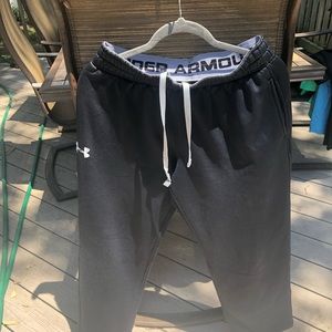 Like new Under Armour black loose sweatpants